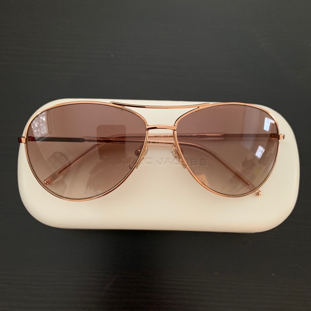Marc Jacobs women’s aviator sunglasses rose gold
